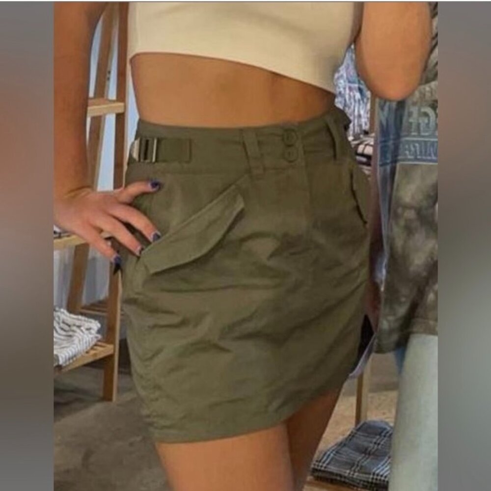H&M Cargo mini Skirt size Medium Green
